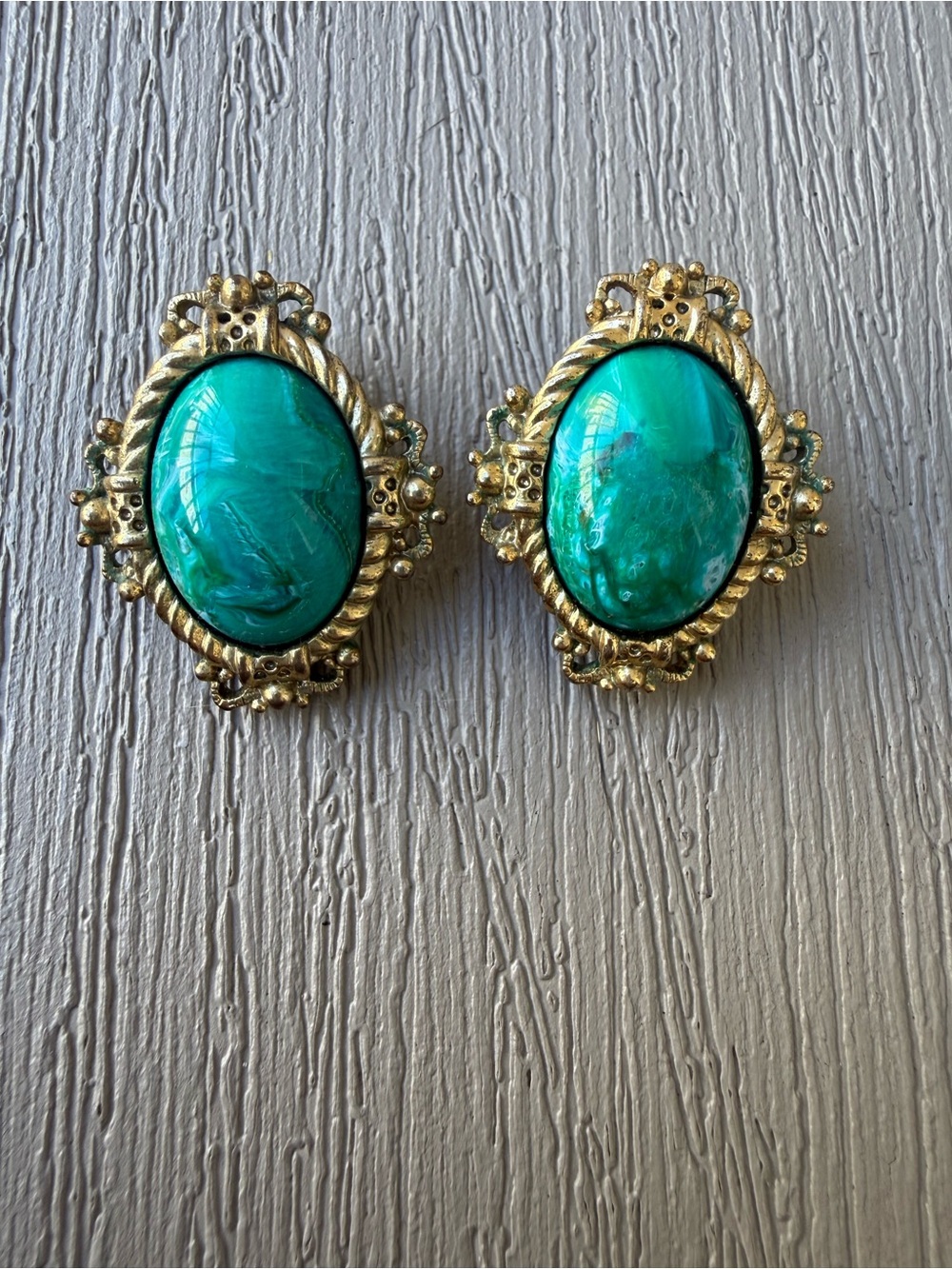 Vintage Green Malachite Look Cabochon Gold Tone Clip On Earrings